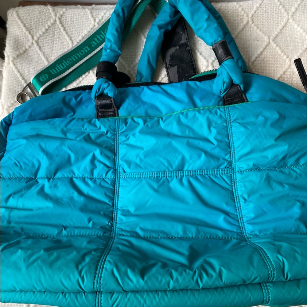 💙💚 Teal/aqua blue Lululemon gym bag with flaws 💙💚